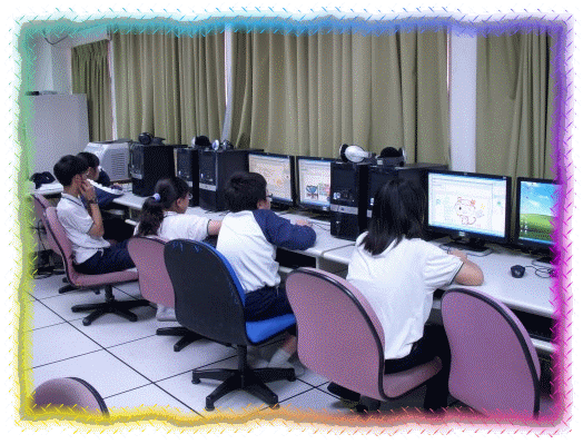 �p�B�ͦb�s�q���ЫǤW��