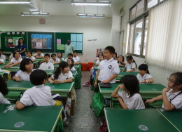 五信學生踴躍發問when's your new year day?