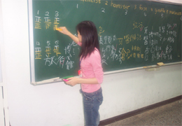 查字典活動~第3排的小朋友very good加1分喔