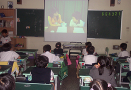 週三美語視訊教學~Teacher Ivoy正在接受英文小主播Jeremy的訪問