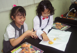 G1 Science Class~小朋友撥開果肉,高興地數著種子數量
