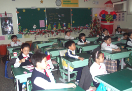 Wow! Santa Claus也和我們一起觀看美語電視實況轉播